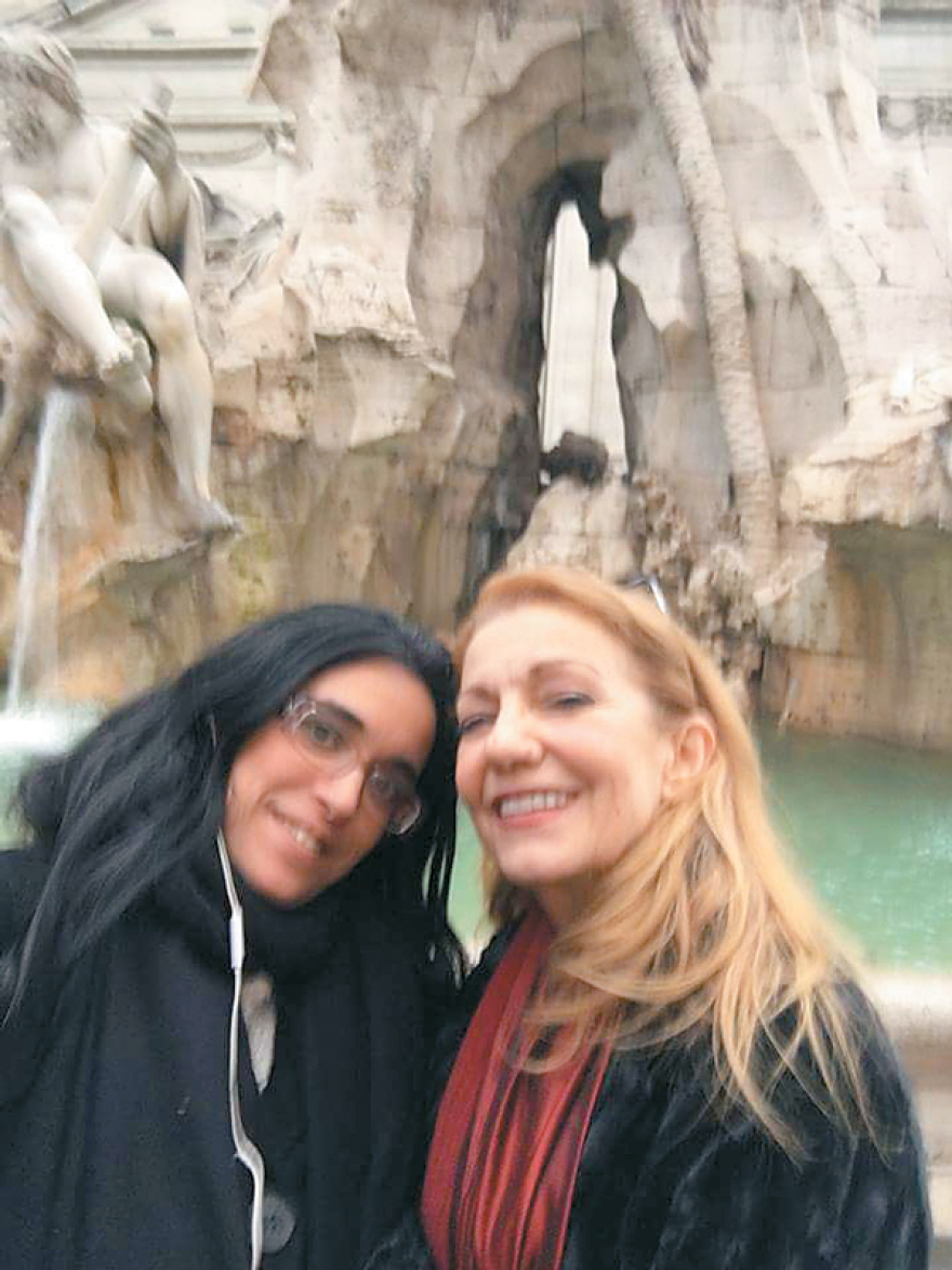 O έρωτας της Μπέσσυς Γιαννοπούλου με την Πέμη Ζούνη στο θέατρο  και όχι μόνο 