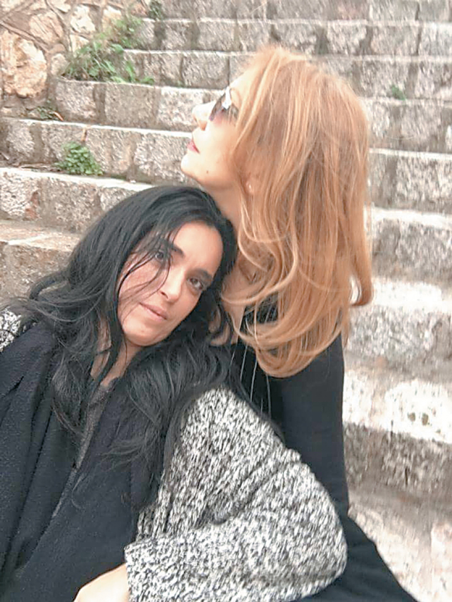 O έρωτας της Μπέσσυς Γιαννοπούλου με την Πέμη Ζούνη στο θέατρο  και όχι μόνο 