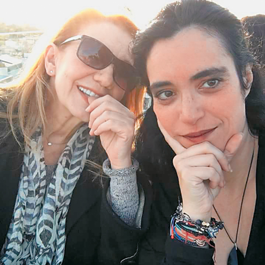 O έρωτας της Μπέσσυς Γιαννοπούλου με την Πέμη Ζούνη στο θέατρο  και όχι μόνο 