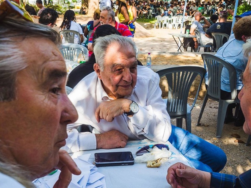 Με χορούς και τραγούδια γιόρτασε ο ΣΥΡΙΖΑ την Πρωτομαγιά