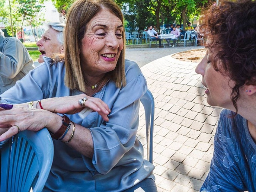 Με χορούς και τραγούδια γιόρτασε ο ΣΥΡΙΖΑ την Πρωτομαγιά
