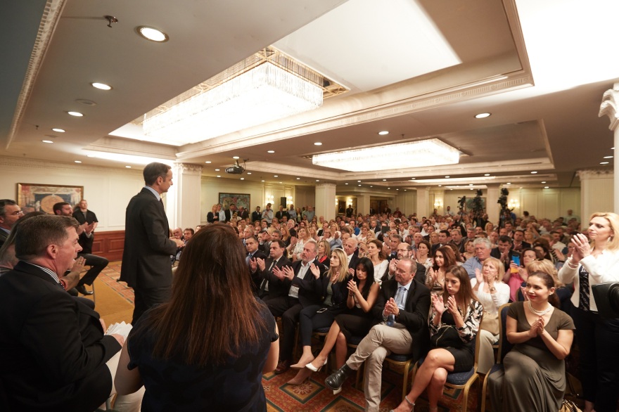 Μητσοτάκης: Οι υπουργοί μου δεν θα προσλαμβάνουν ανεπάγγελτους, κουμπάρους ή συγγενείς τους