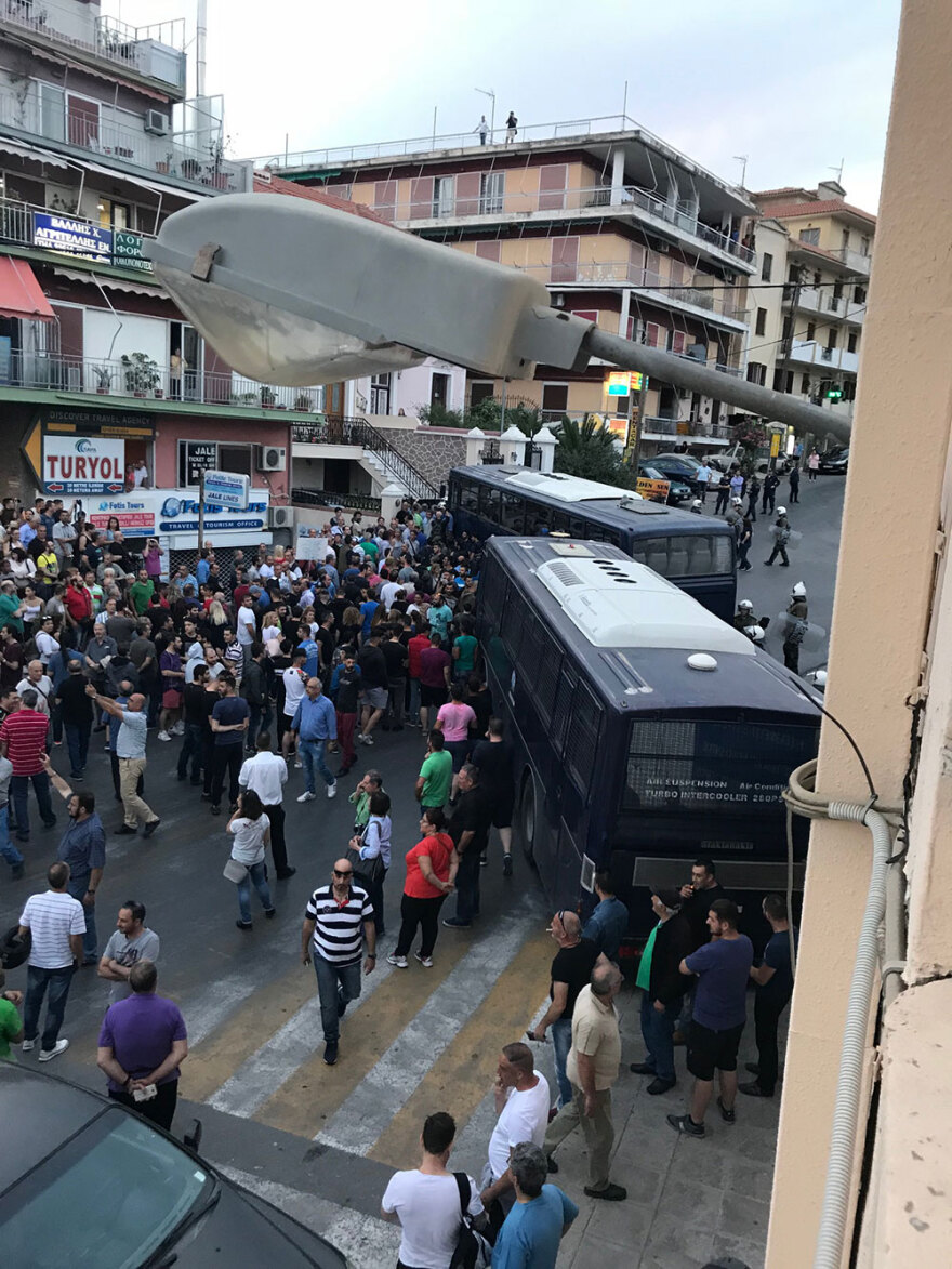 Περιοδεία Τσίπρα σε Λήμνο-Λέσβο: Σπρέι πιπεριού από την κυβέρνηση στους διαδηλωτές