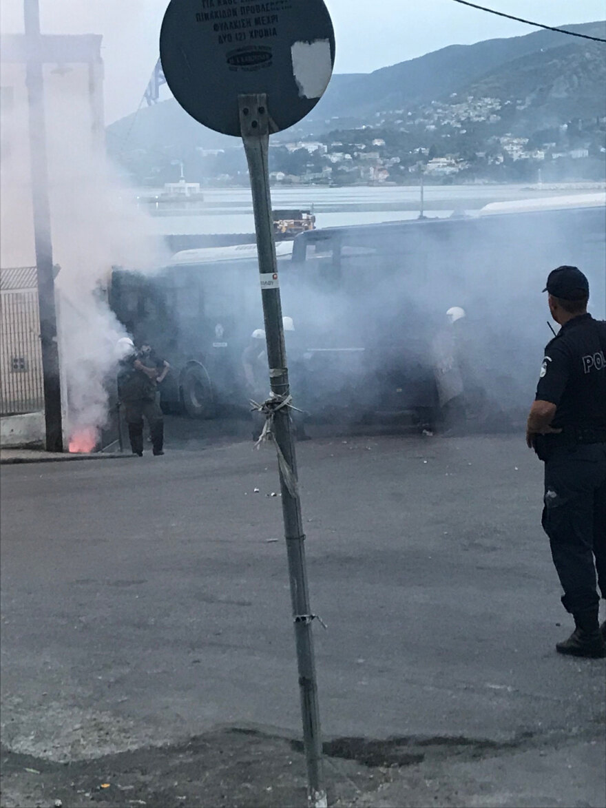 Περιοδεία Τσίπρα σε Λήμνο-Λέσβο: Σπρέι πιπεριού από την κυβέρνηση στους διαδηλωτές