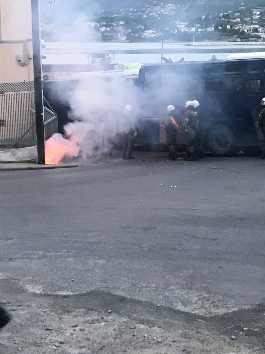 Περιοδεία Τσίπρα σε Λήμνο-Λέσβο: Σπρέι πιπεριού από την κυβέρνηση στους διαδηλωτές