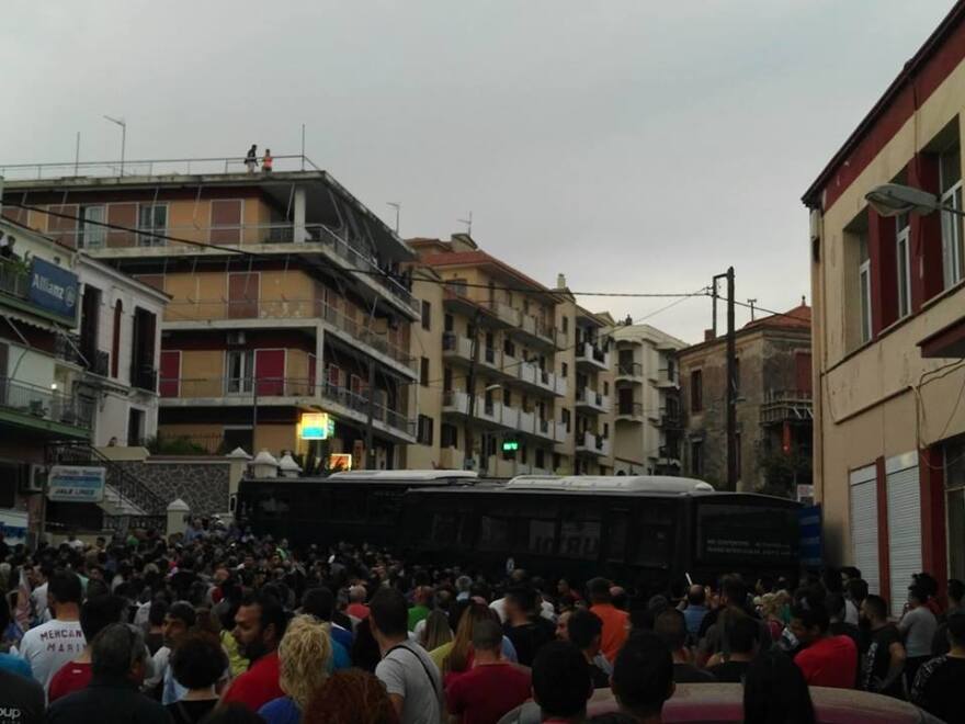 Περιοδεία Τσίπρα σε Λήμνο-Λέσβο: Σπρέι πιπεριού από την κυβέρνηση στους διαδηλωτές