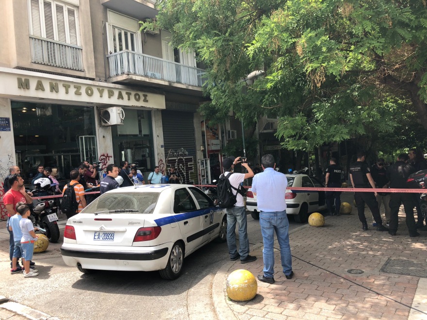 Πλατεία Βικτωρίας: «Γάζωσαν» Αλβανό μέσα σε κουρείο