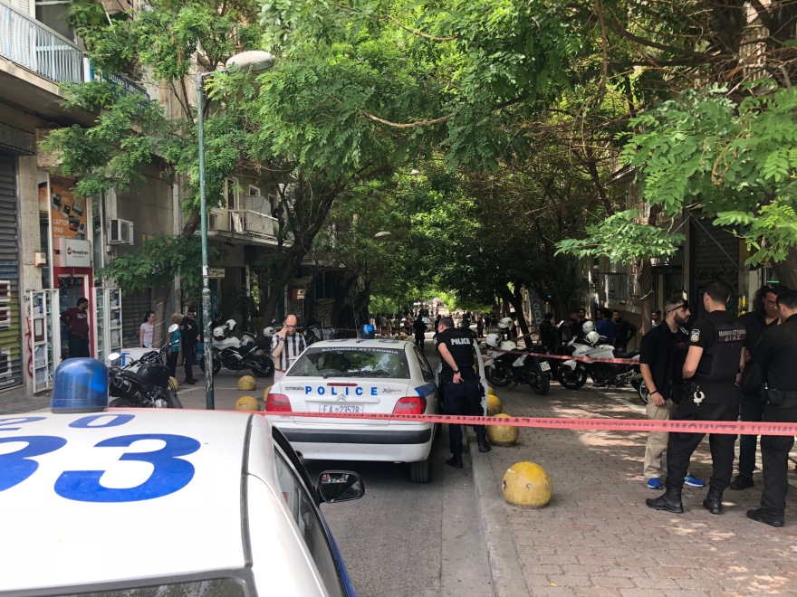 Πλατεία Βικτωρίας: «Γάζωσαν» Αλβανό μέσα σε κουρείο