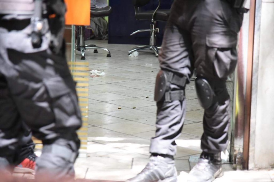 Πλατεία Βικτωρίας: «Γάζωσαν» Αλβανό μέσα σε κουρείο