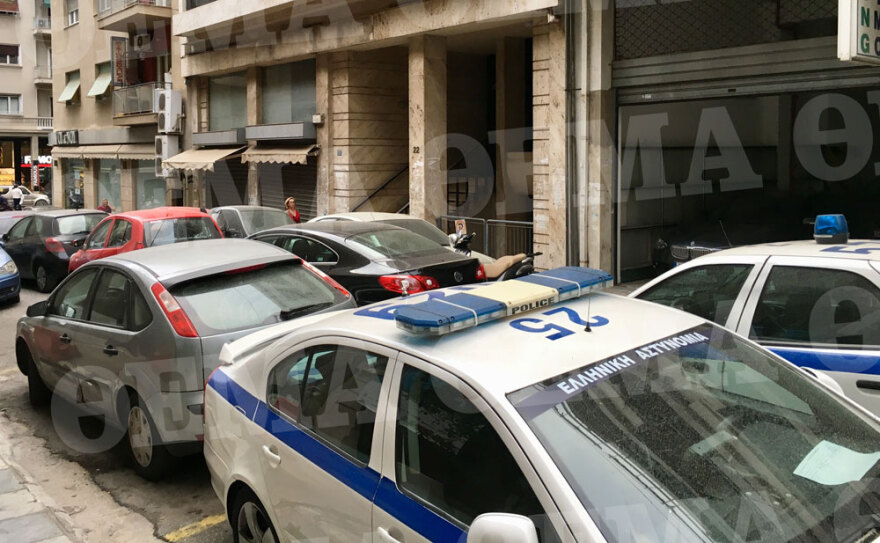 Απίστευτο: Μετέτρεψαν κάθετο δρόμο στην Πατησίων σε πάρκινγκ κατασχεμένων αυτοκινήτων