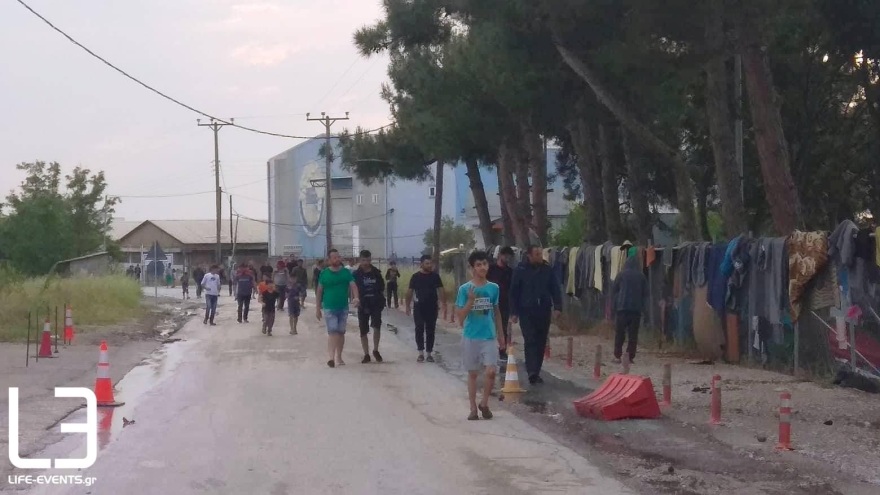 Πρόσφυγες απέκλεισαν την Εγνατία Οδό - Διαμαρτύρονται γιατί πλημμύρισαν οι σκηνές τους