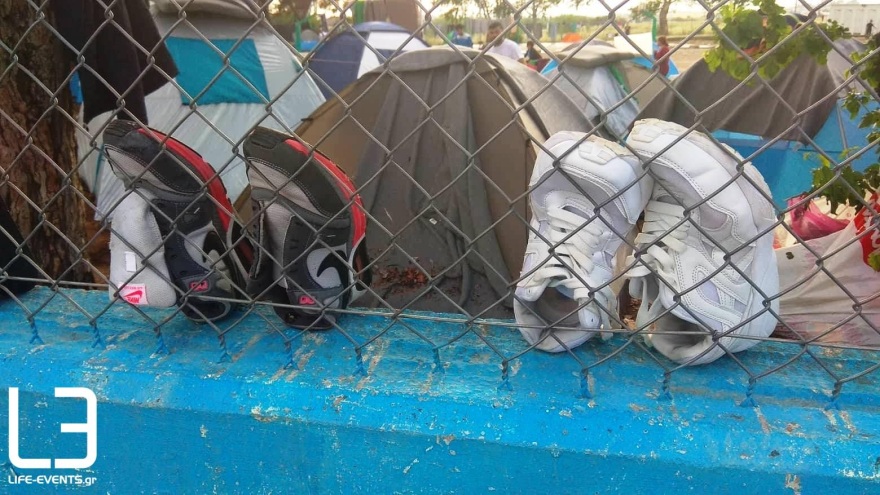 Πρόσφυγες απέκλεισαν την Εγνατία Οδό - Διαμαρτύρονται γιατί πλημμύρισαν οι σκηνές τους