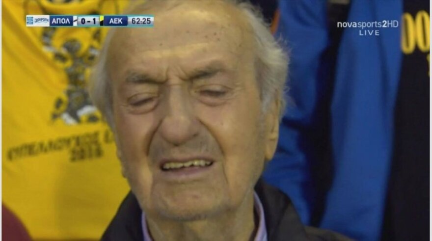 Φωτογραφίες: Ο βουρκωμένος Κώστας Νεστορίδης πανηγυρίζει τον τίτλο της ΑΕΚ