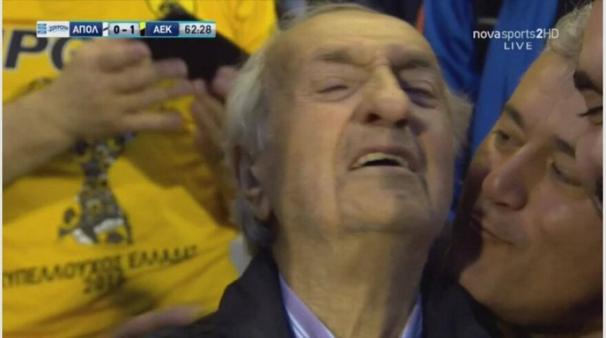 Φωτογραφίες: Ο βουρκωμένος Κώστας Νεστορίδης πανηγυρίζει τον τίτλο της ΑΕΚ