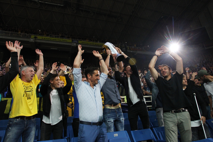 Βίντεο: Αποθέωση για τους πρωταθλητές της ΑΕΚ στο ΟΑΚΑ