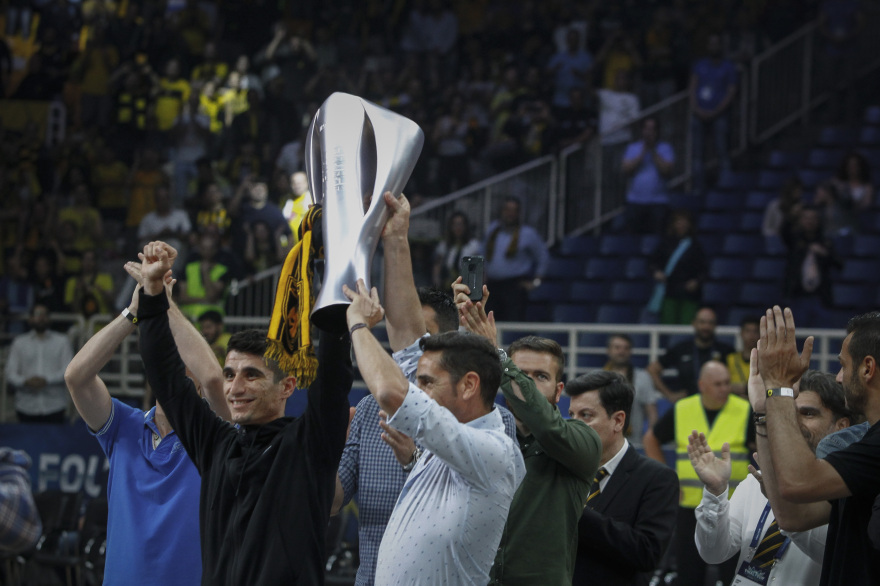 Βίντεο: Αποθέωση για τους πρωταθλητές της ΑΕΚ στο ΟΑΚΑ