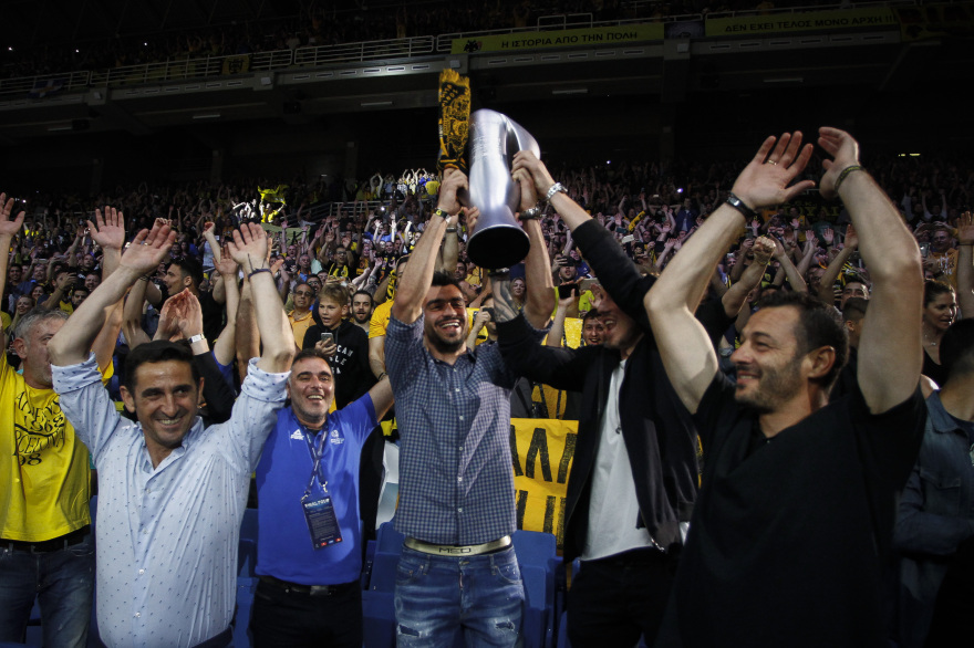 Βίντεο: Αποθέωση για τους πρωταθλητές της ΑΕΚ στο ΟΑΚΑ