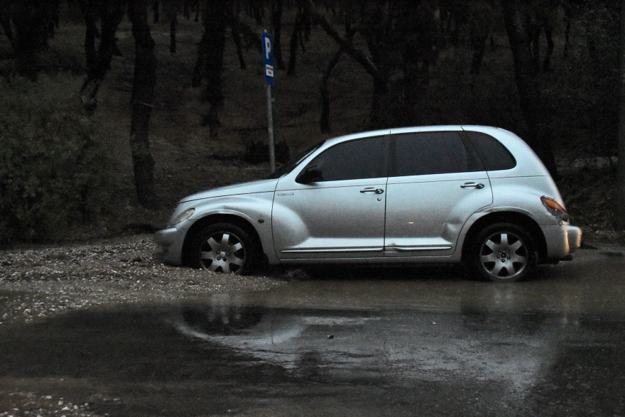 Μεγάλα προβλήματα στην Αττική από τη σφοδρή καταιγίδα