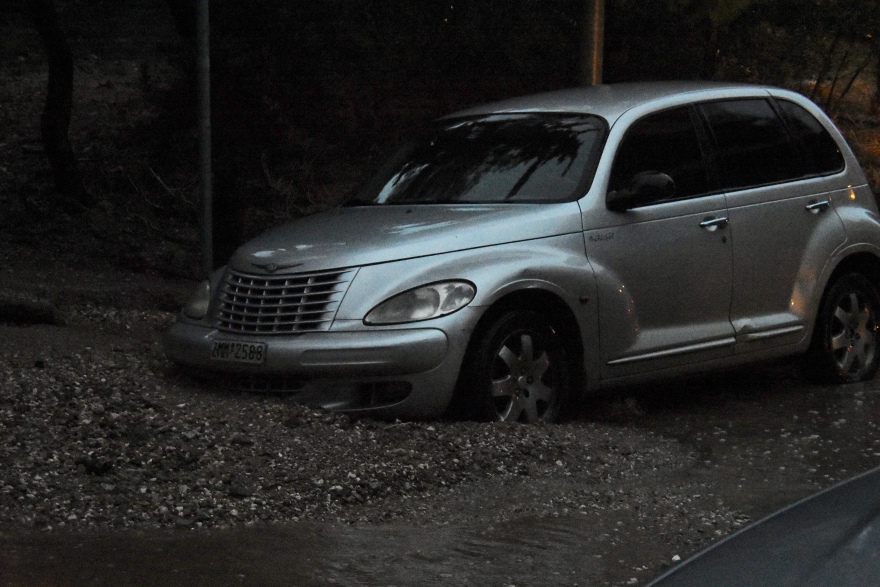 Μεγάλα προβλήματα στην Αττική από τη σφοδρή καταιγίδα