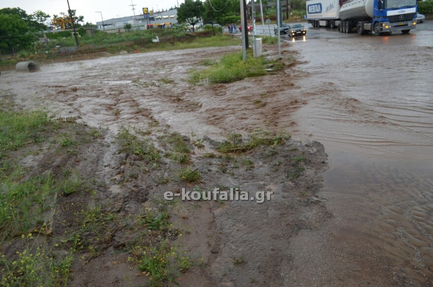Θεσσαλονίκη: Μεγάλα προβλήματα και καταστροφές από την ισχυρή καταιγίδα