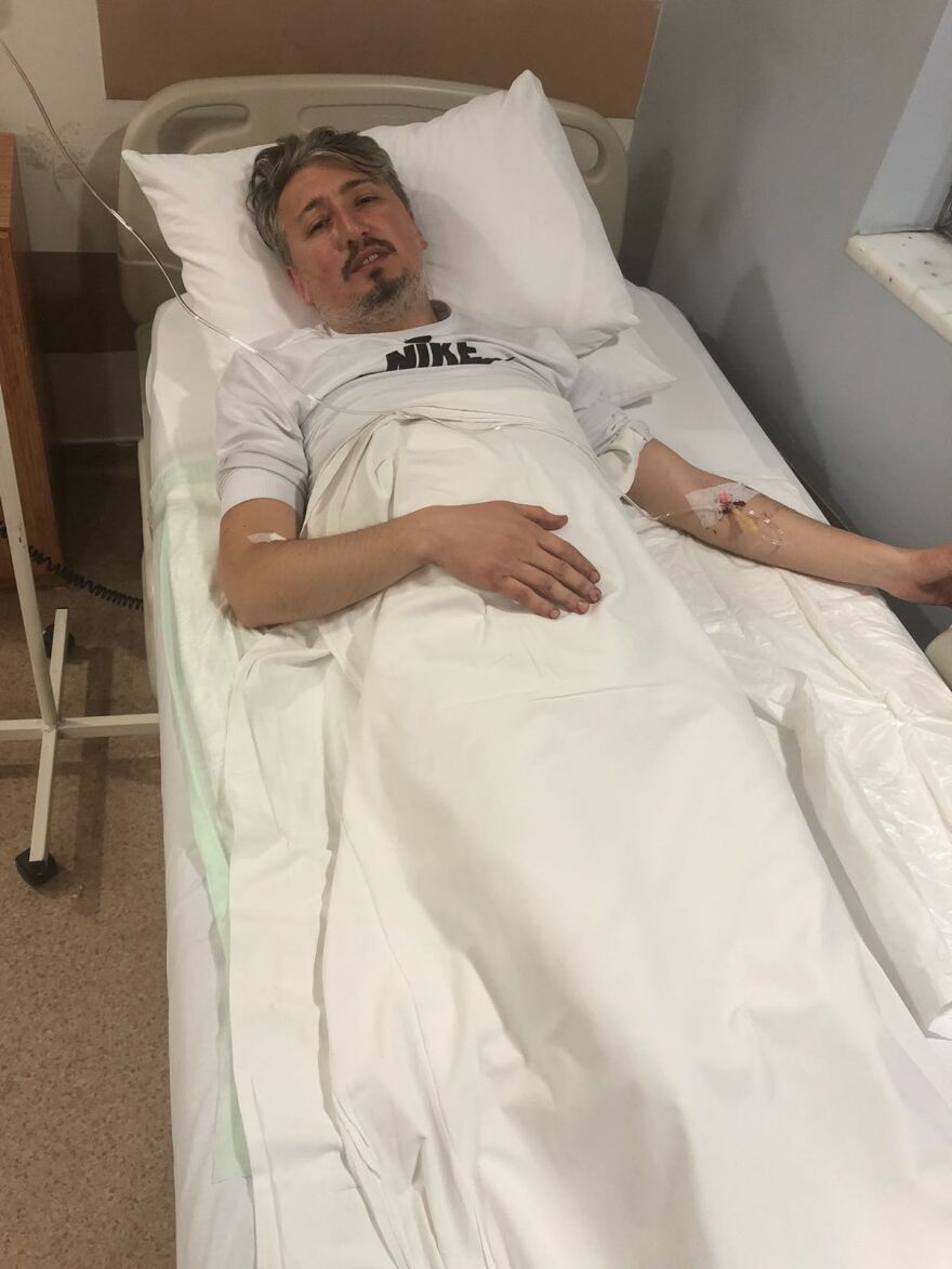 Βίντεο: «Γκρίζοι Λύκοι» επιτέθηκαν με μαχαίρι και τραυμάτισαν 8 μέλη του κόμματος της Ακσενέρ