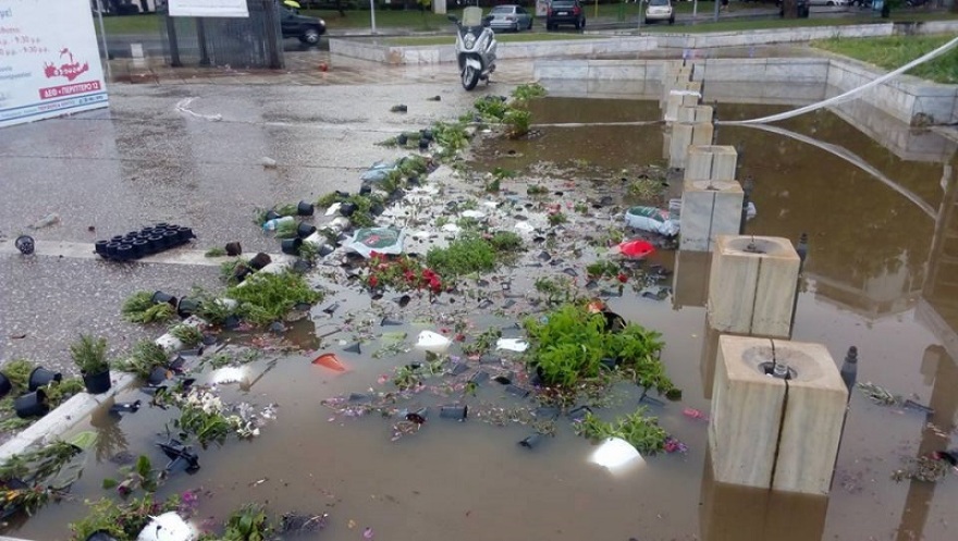 Θεσσαλονίκη: Μεγάλα προβλήματα και καταστροφές από την ισχυρή καταιγίδα