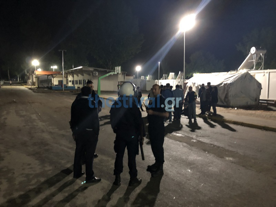 Νύχτα αιματηρών επεισοδίων σε κέντρο φιλοξενίας προσφύγων στη Θεσσαλονίκη