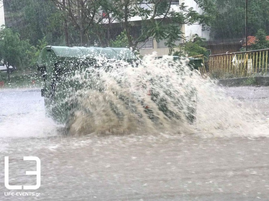 Θεσσαλονίκη: Μεγάλα προβλήματα και καταστροφές από την ισχυρή καταιγίδα