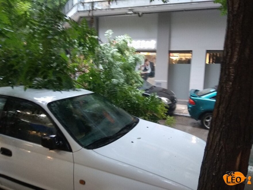 Θεσσαλονίκη: Μεγάλα προβλήματα και καταστροφές από την ισχυρή καταιγίδα