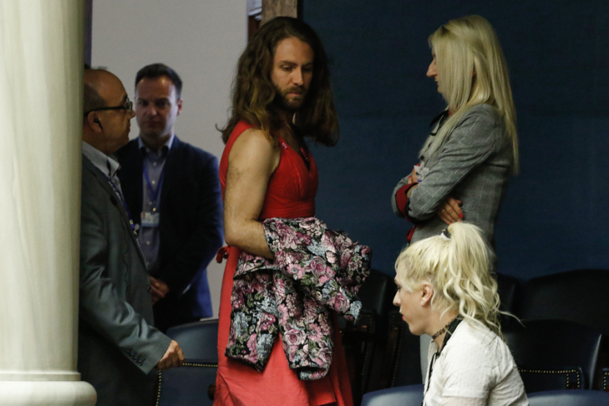 Στη Βουλή το Jason-Αντιγόνη για την αναδοχή από ομόφυλα ζευγάρια