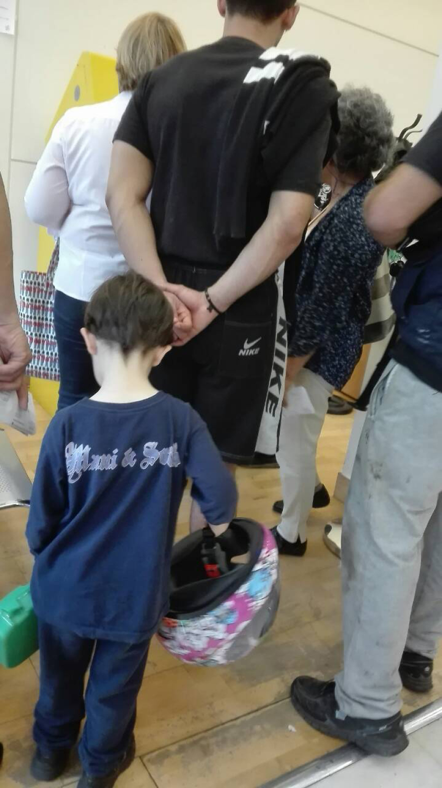 Αναστάτωση στα υποκαταστήματα της ΔΕΗ λόγω ΕΛΤΑ