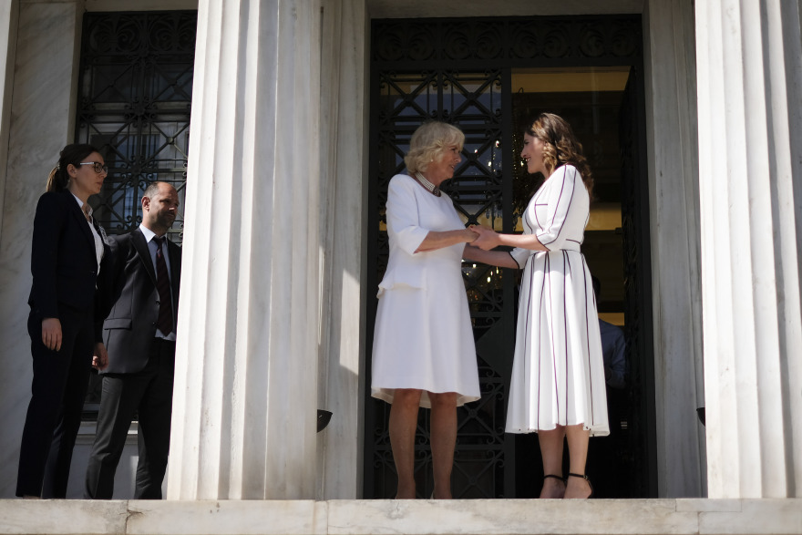 Βίντεο: Στο Μουσείο Μπενάκη η Καμίλα με την Μπέττυ Μπαζιάνα