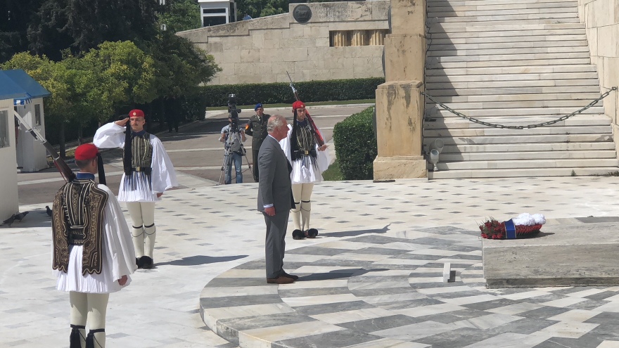 Έφτασαν στην Αθήνα ο πρίγκιπας Κάρολος και η Καμίλα 