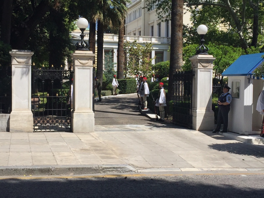 Έφτασαν στην Αθήνα ο πρίγκιπας Κάρολος και η Καμίλα 