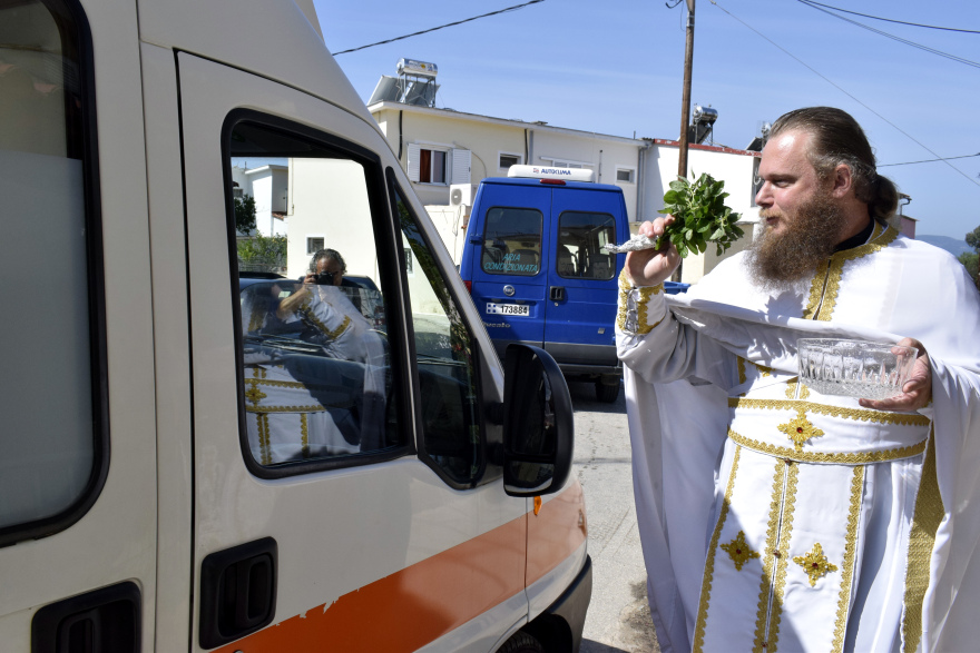 Ναύπλιο: Ουρές αυτοκινήτων για αγιασμό στη γιορτή του Αγίου Χριστοφόρου