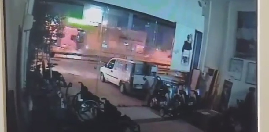 Βίντεο ντοκουμέντο από Κηφισό: Η στιγμή που η νταλίκα πέφτει πάνω στα ΙΧ