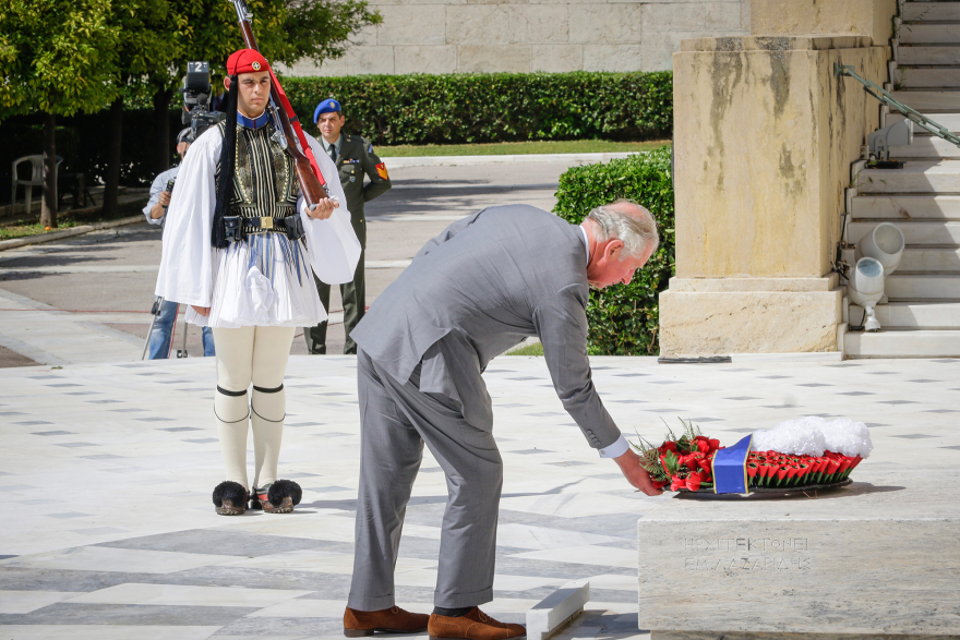 Ο Κάρολος στην Αθήνα: Ελληνικές διαχύσεις και βρετανικό τακτ