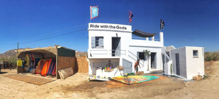 «Ride with the Gods»: Η απόλυτη εμπειρία Windsurfing βρίσκεται στη Νάξο