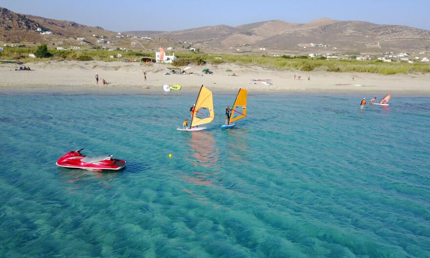 «Ride with the Gods»: Η απόλυτη εμπειρία Windsurfing βρίσκεται στη Νάξο