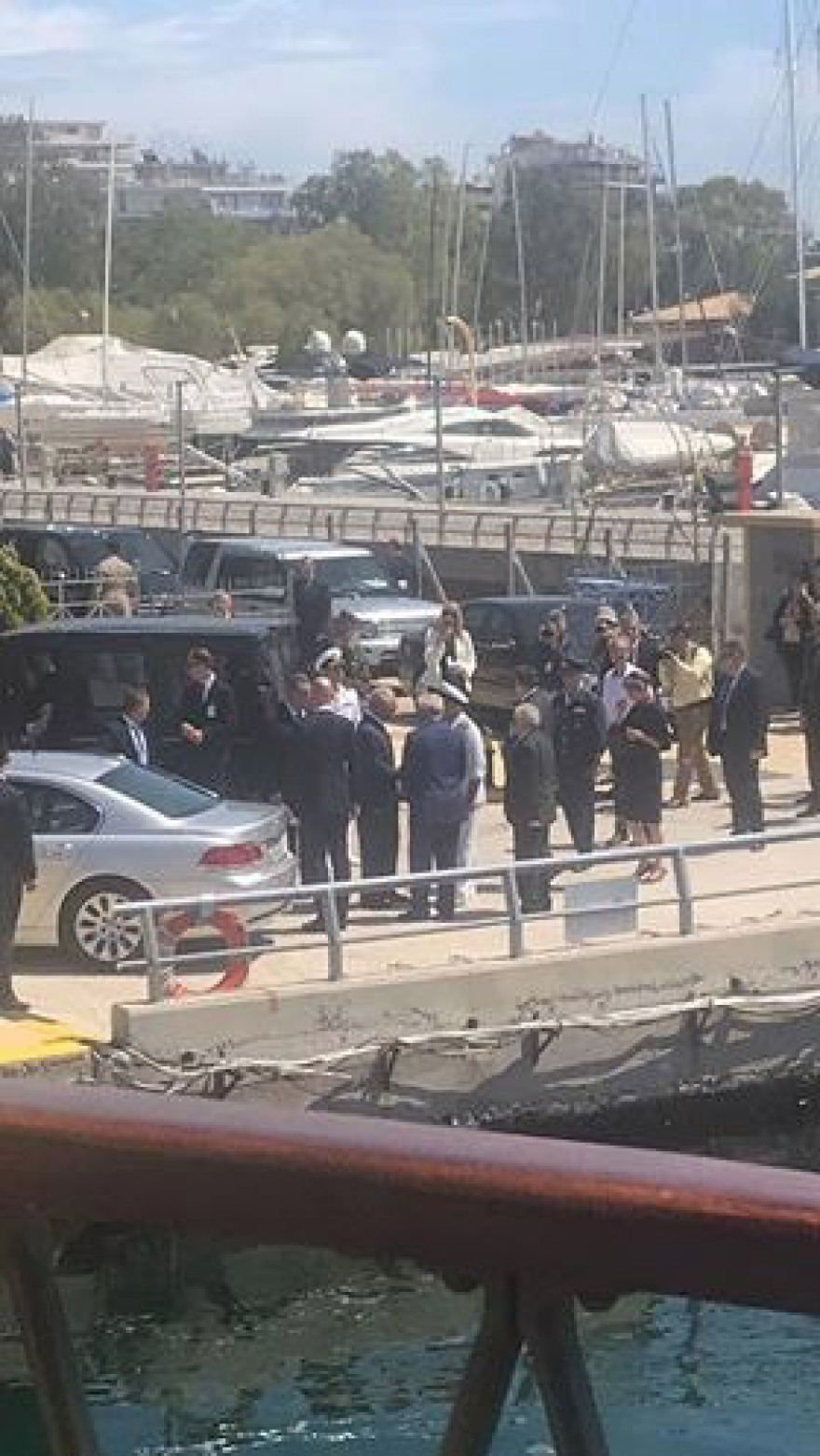 Στο θωρηκτό Αβέρωφ ο πρίγκιπας Κάρολος συνοδεία Καμμένου