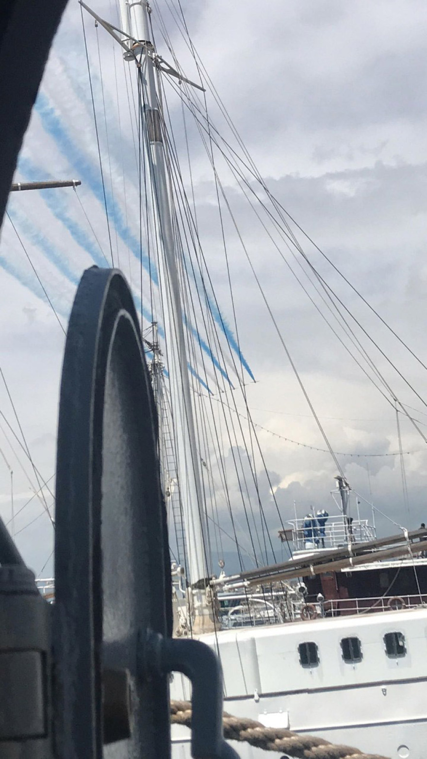 Στο θωρηκτό Αβέρωφ ο πρίγκιπας Κάρολος συνοδεία Καμμένου