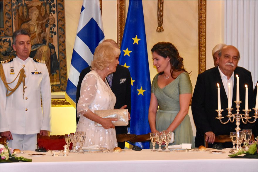 Ο Κάρολος στην Αθήνα: Ελληνικές διαχύσεις και βρετανικό τακτ