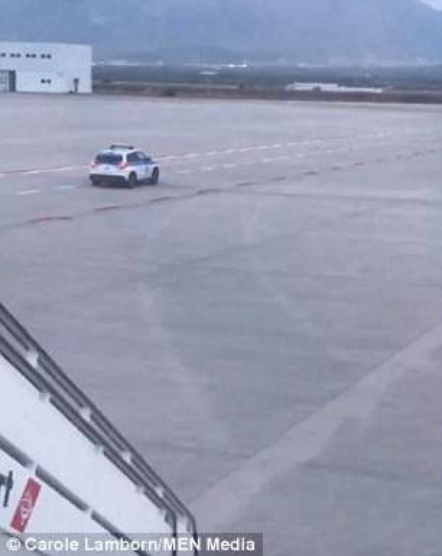 Αναγκαστική προσγείωση αεροπλάνου της Thomas Cook στην Αθήνα λόγω μεθυσμένου επιβάτη
