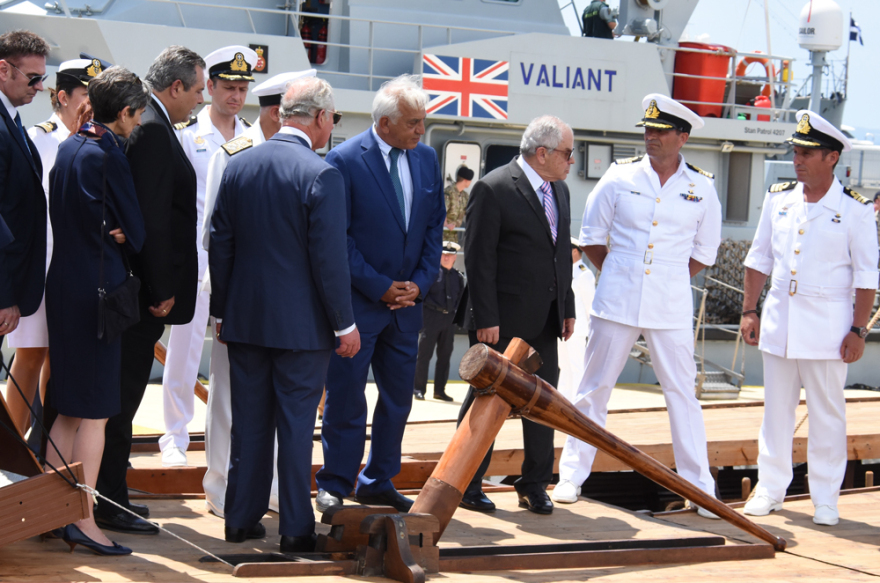 Στο θωρηκτό Αβέρωφ ο πρίγκιπας Κάρολος συνοδεία Καμμένου