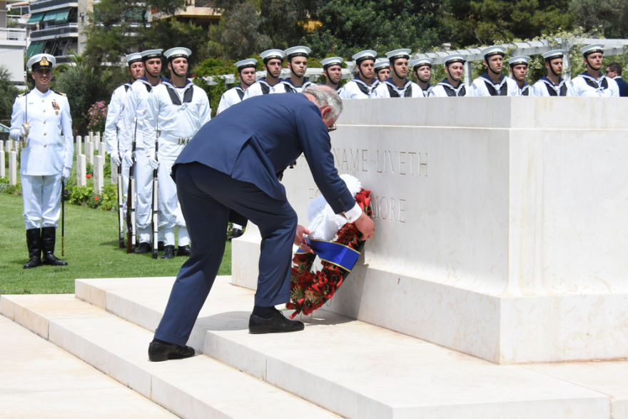 Στο θωρηκτό Αβέρωφ ο πρίγκιπας Κάρολος συνοδεία Καμμένου