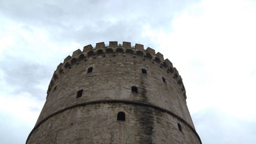 Περιπέτεια στον Λευκό Πύργο: 80 μαθητές και τουρίστες εγκλωβίστηκαν τρεις ώρες λόγω της καταιγίδας 