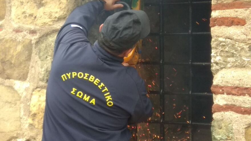 Περιπέτεια στον Λευκό Πύργο: 80 μαθητές και τουρίστες εγκλωβίστηκαν τρεις ώρες λόγω της καταιγίδας 