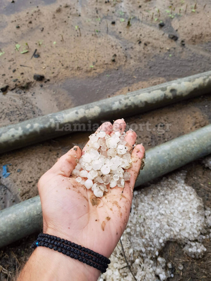 Φωτογραφίες και βίντεο: Χαλάζι και καταστροφές στον Δομοκό