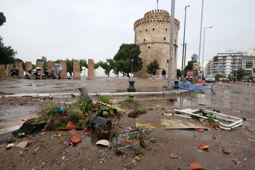 Η Θεσσαλονίκη μετράει πληγές μετά τη θεομηνία: Χωρίς νερό ξανά - Οι ευθύνες του Μπουτάρη