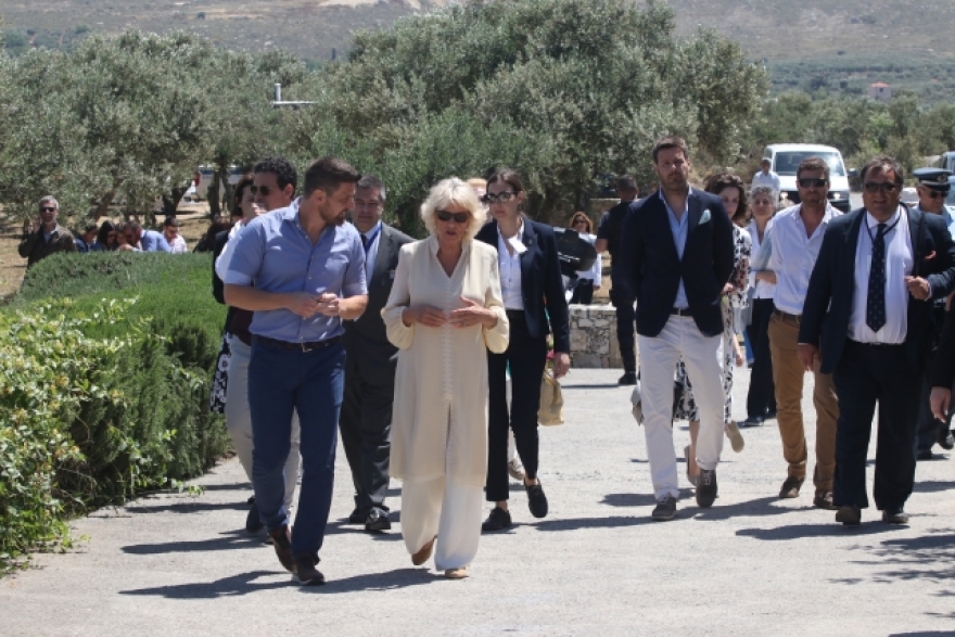 Ο Κάρολος «έφτιαξε» μινωικό γεύμα στην Κρήτη